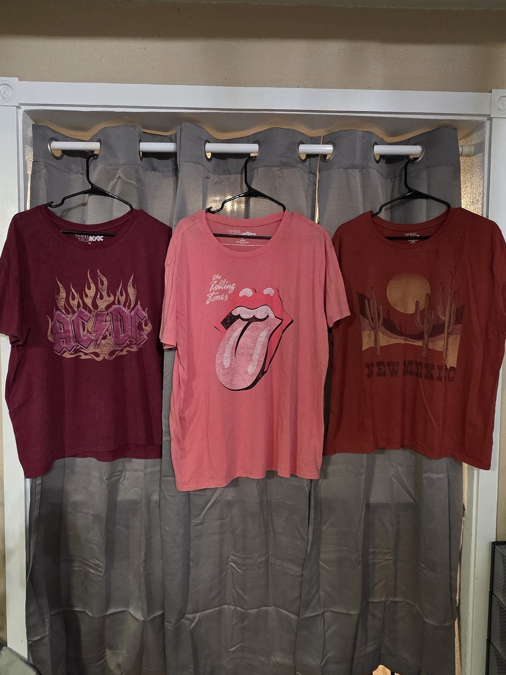 Time and Tru Rolling Stones, ACDC, New Mexico Graphic Tees Womens XL